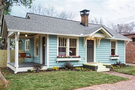 10 Small Town Cottages Wed Love To Call Home Old Cottage Cottage