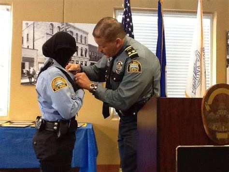 Minnesotas First Hijab Wearing Police Woman How Cool Is She Mvslim