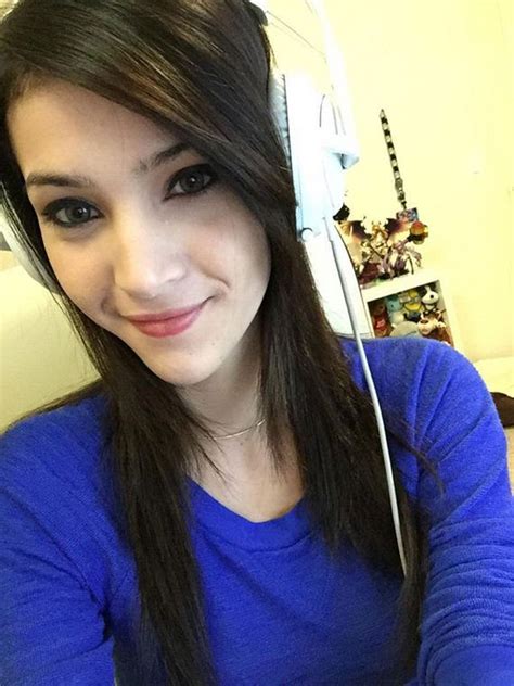 Quite Possibly The Cutest Gamer Chick Ever Cincinbear
