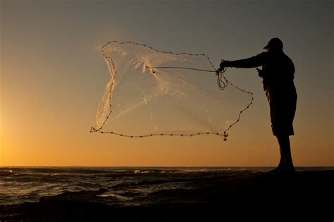 The Art Of Throwing A Cast Net Saltwater Angler