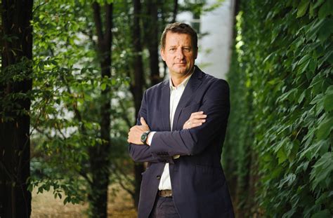 D'avoir à se colleter des ennemis qui rêvent de le voir mordre la poussière. Yannick Jadot : «Si Nicolas Hulot veut nous rejoindre, il ...