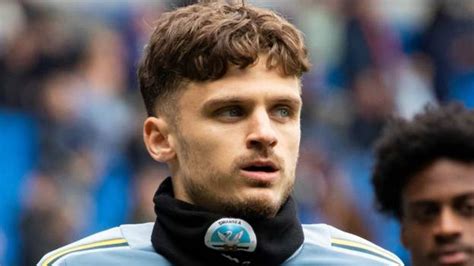 Jamie Paterson Attacking Midfielder Signs New Swansea City Contract Bbc Sport