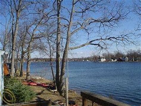 Oxbow Lake Waterfront homes White Lake MI