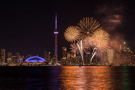 Happy New Year Toronto Fireworks At Nathan Philips Square Rtoronto
