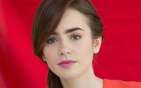 Lily Collins Scrolller