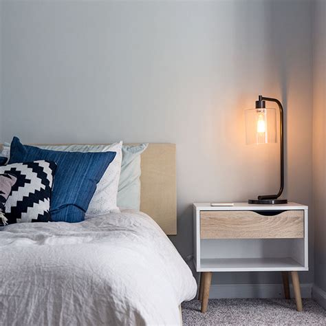 Not many people go for the style because of it's blatant simplicity, but there is actually more to them than. 12 Simple Tips to Create a Minimalist Bedroom on a Budget ...