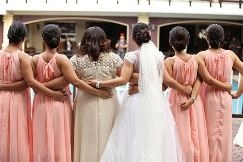 7 Rules On How To Choose Bridesmaids And Groomsmen