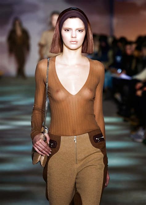Kendall Jenner Showing Off Her Boobs At Fashion Show In Ny Porn