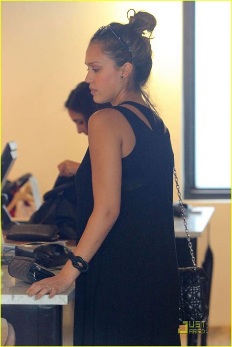 Photo Jessica Alba Tweets Mommy Workout Tips 03 Photo 2576174 Just