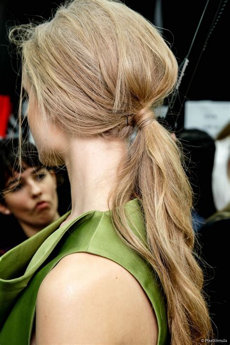 5 Chic And Easy Ponytails To Try 髪型