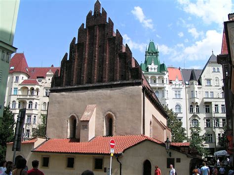 Již téměř 750 let slouží staronová synagoga pražské židovské obci jako místo modlitby a kontaktu s hospodinem. Staronová synagoga, Pražské Židovské mesto Josefov, Praha ...