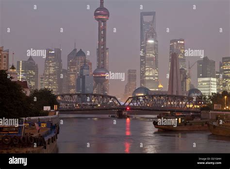 Blick Auf Den Huangpu Fluss Mit Waibaidu Brücke Und Skyline Von Pudong