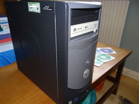 Dell Dimension 2400 Retro Computer Windows Xp Home Edition In