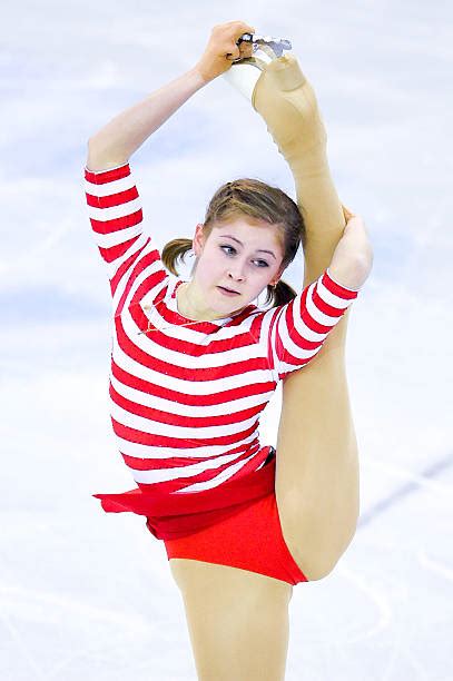 Julia Lipnitskaia Of Russia Performs Performs Her Routine In The Ladies
