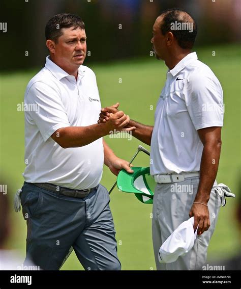 Jason Dufner Left Shakes Hands With Tiger Woods On The Ninth Hole