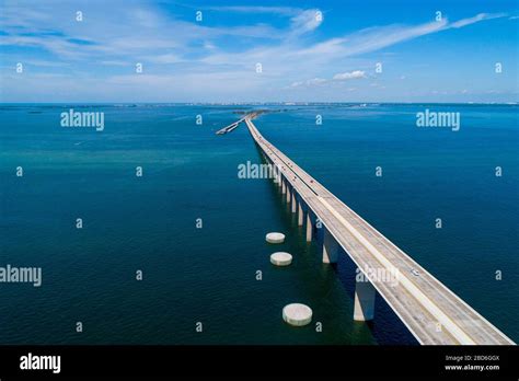 The Bob Graham Sunshine Skyway Bridge Between St Petersburg And Palmetto Terra Cia Fflorida