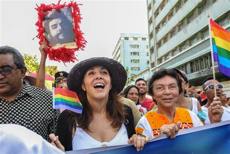 Em Cuba Filha De Raúl Castro Apoia O Casamento Gay Universo Aa