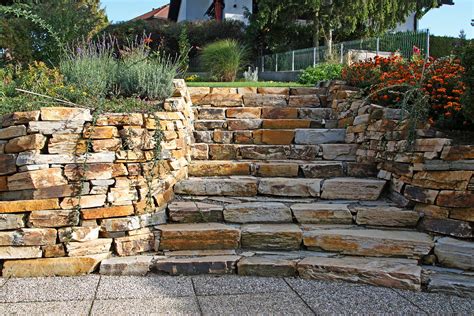 Mauersteine aus naturstein sind schon immer begehrte baustoffe. Natursteinmauer | Gartengestaltung Hertl
