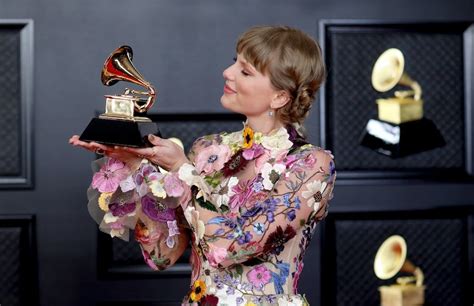 Update Swift Brasil On Twitter Taylor Swift Foi Indicada Vezes Ao Grammys De Song Of The