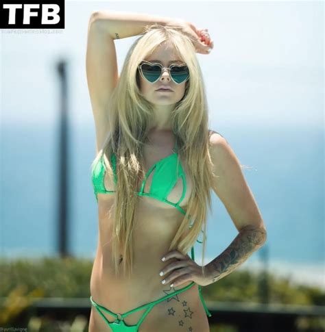 Avril Lavigne Shows Off Her Gorgeous Body In A Tiny Green Bikini 7