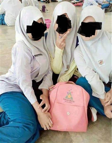 2 Gambar Posing Selfie Maut Budak Sekolah Menengah Oh Awan