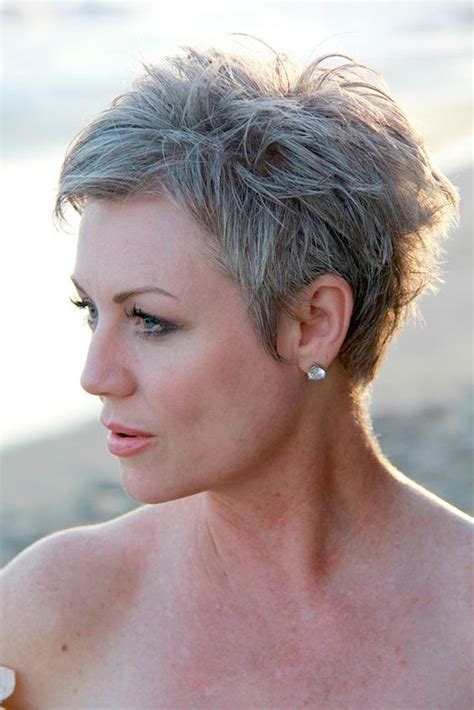 Classic And Elegant Short Hairstyles For Women Over In