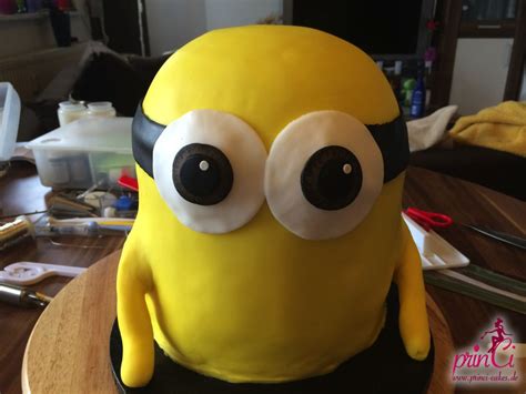 Minions kuchen banana :) nachdem mein minion kuchen im mein lieblingsrezept heft erschienen ist ( stolz :d), darf er natürlich hier auch nicht fehlen ! Minion Realistischer 3D Kuchen | foodilicious.cakes.and ...