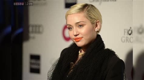 Miley Cyrus Flashes Flesh During Impromptu Photoshoot News18