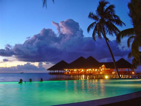 10 destinasi wisata di dunia yang akan segera hilang, ada maldives. Pulau Terindah nan Romantis di Dunia - Glow Silver