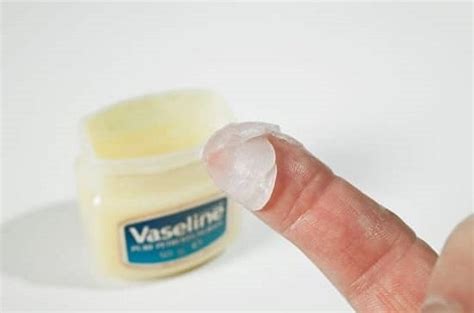7 Best Recipes On How To Make Lip Balm With Vaseline ⋆ Bright Stuffs