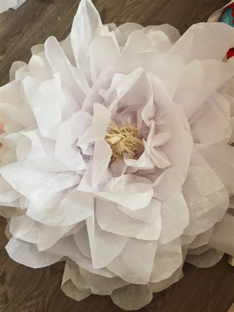 How To Make Giant Tissue Paper Flowers The Glitzy Pear