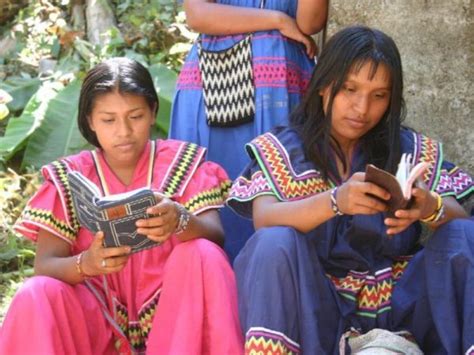 Madres Indígenas Panameñas Trabajan Como Maestras De Sus Propios Hijos