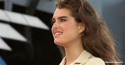 Brooke Shields Hugs Her Mini Me 12 Year Old Daughter Grier In A New Photo