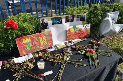 Xxxtentacion’s Fan Memorial Thousands Pay Last Repsects Hollywood Life