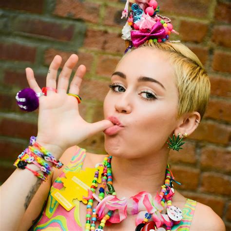 Miley Cyrus Fantasize About Kissing News Hubz