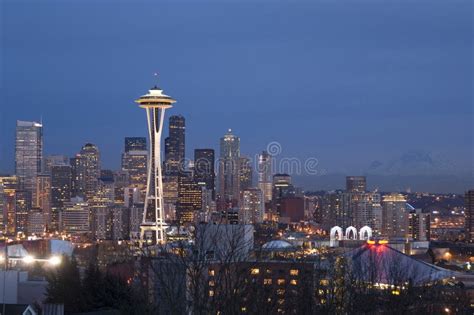 Seattle Skyline With Mt Rainier Editorial Stock Image Image Of