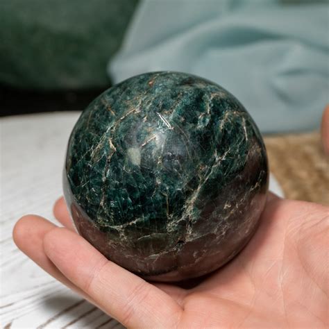 Green Apatite Meanings And Crystal Properties The Crystal Council