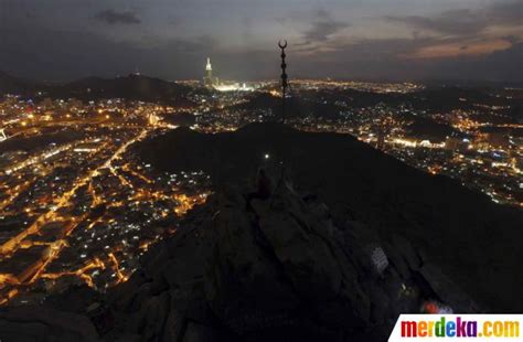 Foto Kumandang Doa Dari Gua Hira Di Jabal Nur