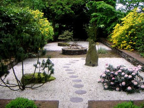 Photos of japanese garden & landscaping ideas including small asian gardens, designs with rock and stone, sculptures and statues and pergola design because oriental flower garden ideas and designs choose to emphasize the beauty of nature, there are many different plants that can be used. 17 Best images about Japanese Garden designs on Pinterest ...