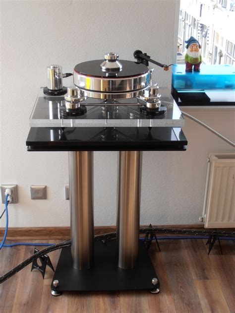Turntable Stand Fusion By Liedtke Metalldesign