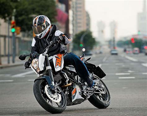 Check mileage, color, specifications & features. KTM 200 Duke Bike - The Awesomer