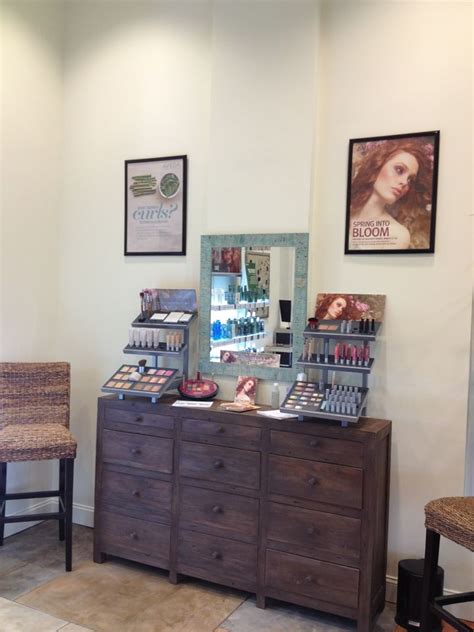 Makeup Station In Lobby Salon Makeup Station Beauty Room Makeup Station