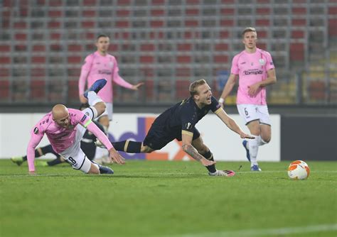 Storys zum thema notbremse (fußball). Herber Rückschlag für den LASK: Niederlage nach Trauner ...