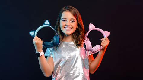 Meet Larinha 11 Year Old Electronic Music Brazilian Phenomenon