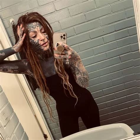 Tattoo Artist With Hundreds Of Inkings Ditches Bottoms To Flaunt Hot Body Daily Star