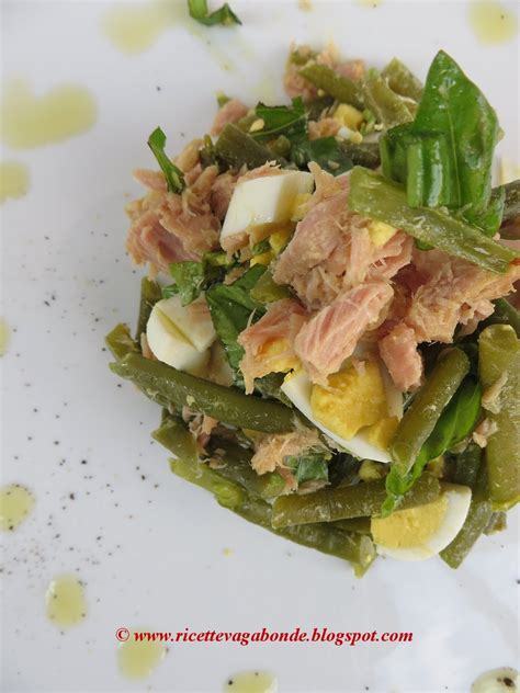 Sbuccia le patate e cuocile in olio bollente. ricette vagabonde: Insalata di fagiolini, tonno, uova e ...