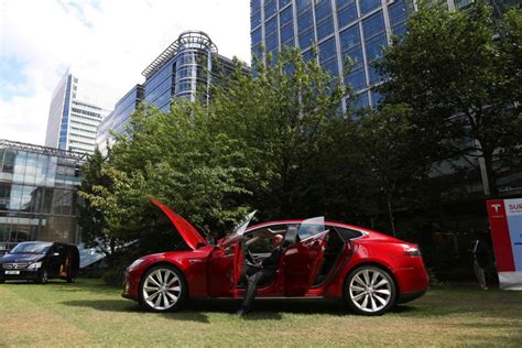Bilderstrecke Zu Elektroautobauer Tesla Macht Millionenverlust Bild