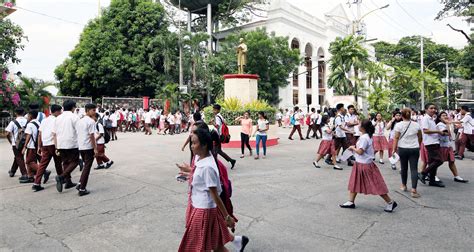 First Day Of School At Rizal High School Photos Philippine News Agency