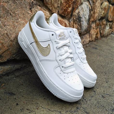 If you like this video and want to see more like it please like and subs. Pin by Celeste Rodriguezl on shoes | Sneakers, Nike, Me ...