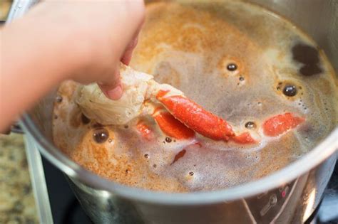 Bend the crabs at the joints and tuck them in so that the hot water fully covers them. How to Cook Crab Legs in the Oven | eHow (With images ...